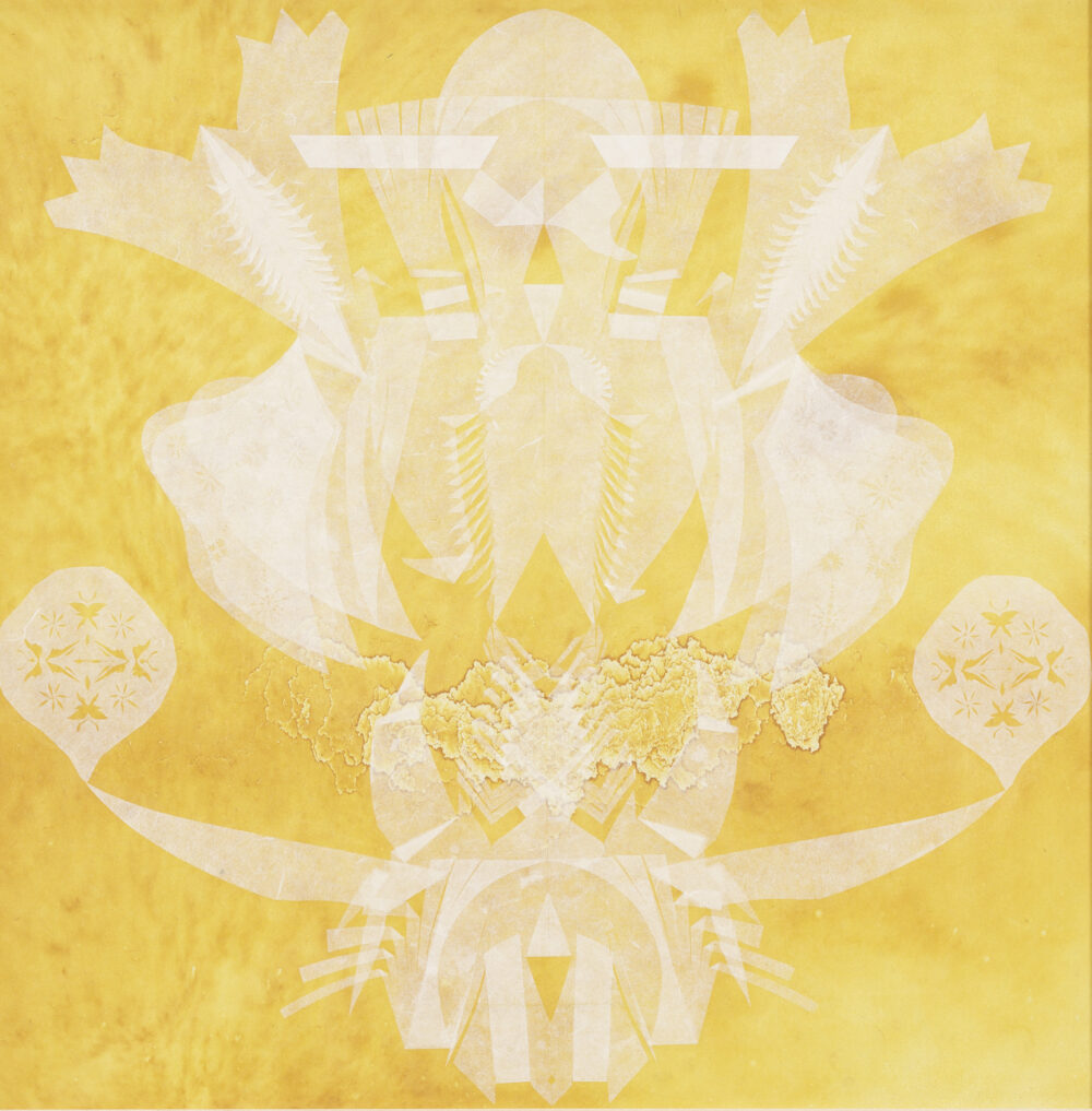 , Haegue Yang, Yellow Sea Powered Soul Sheet Atop Another – Mesmerizing Mesh #89, 2022, Hanji auf Alu-Dibond, 62 x 62 cm © Courtesy of the Artist and Barbara Wien, Berlin; Foto: Nick Ash